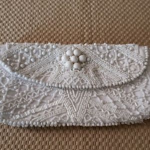 🌲Accessorize embellished clutch